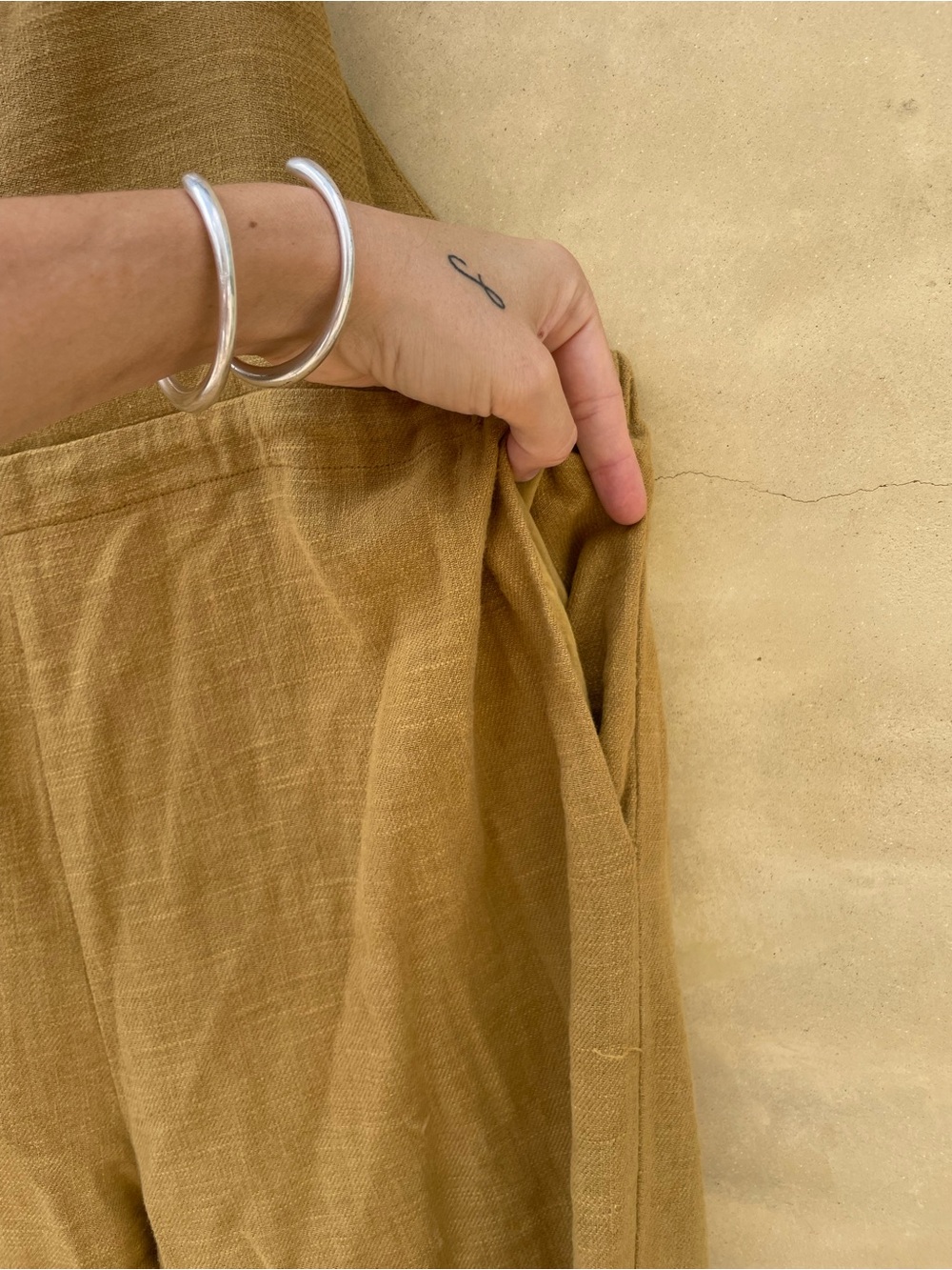 Women's Mustard Linen Overall Jumpsuit - Picture 5 of 6